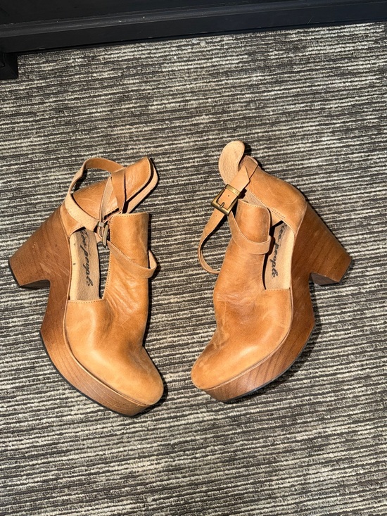 Free People Cedar Clogs Size 38 - Picture 2 of 9